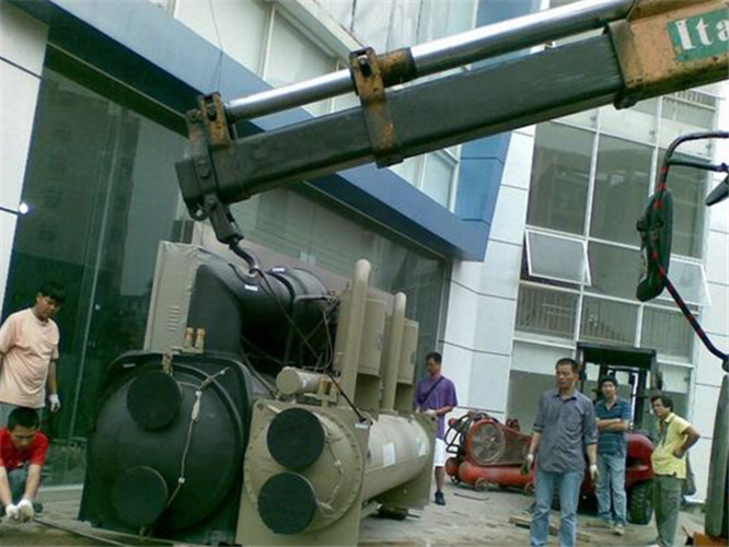 舞阳县随车吊和汽车吊的核心区别是什么？哪种更省钱？